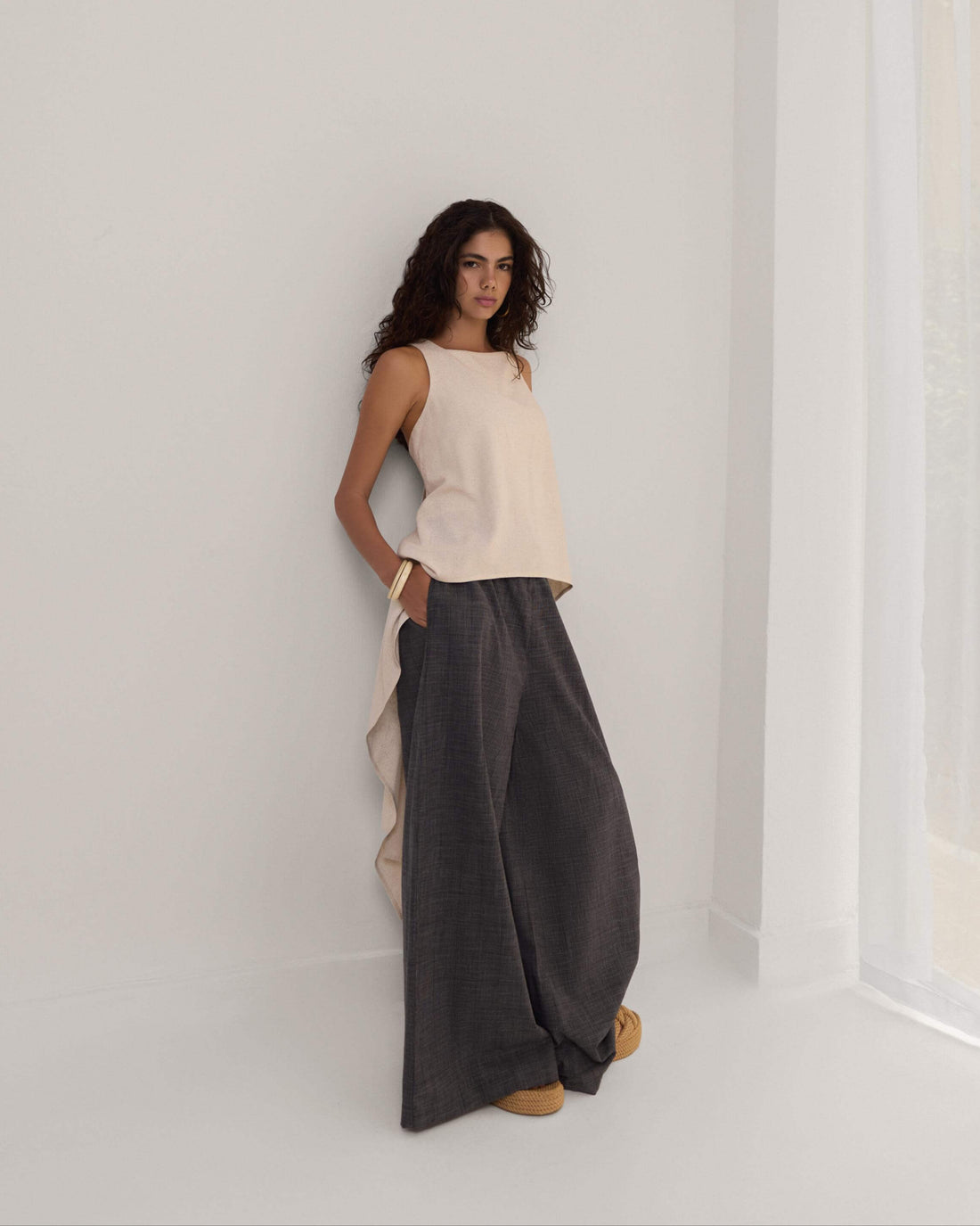Duna backless Cross Linen Top