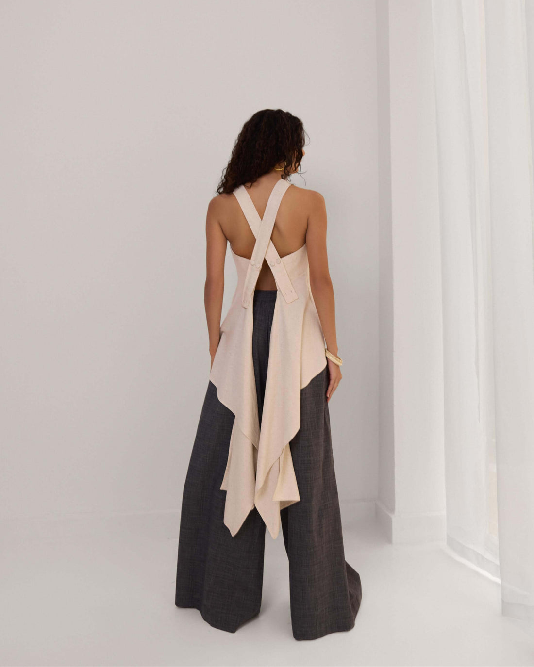 Duna backless Cross Linen Top