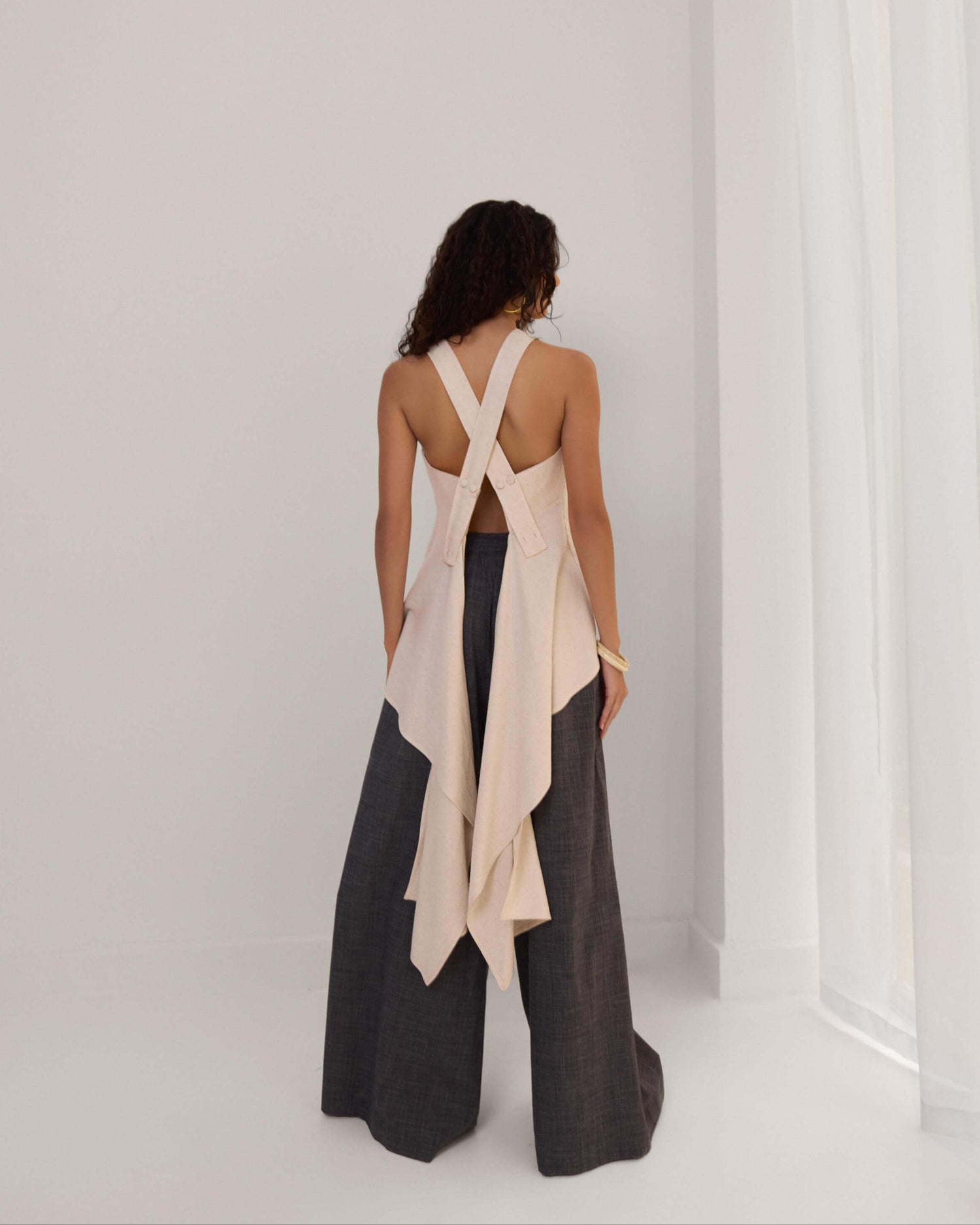 Duna backless Cross Linen Top
