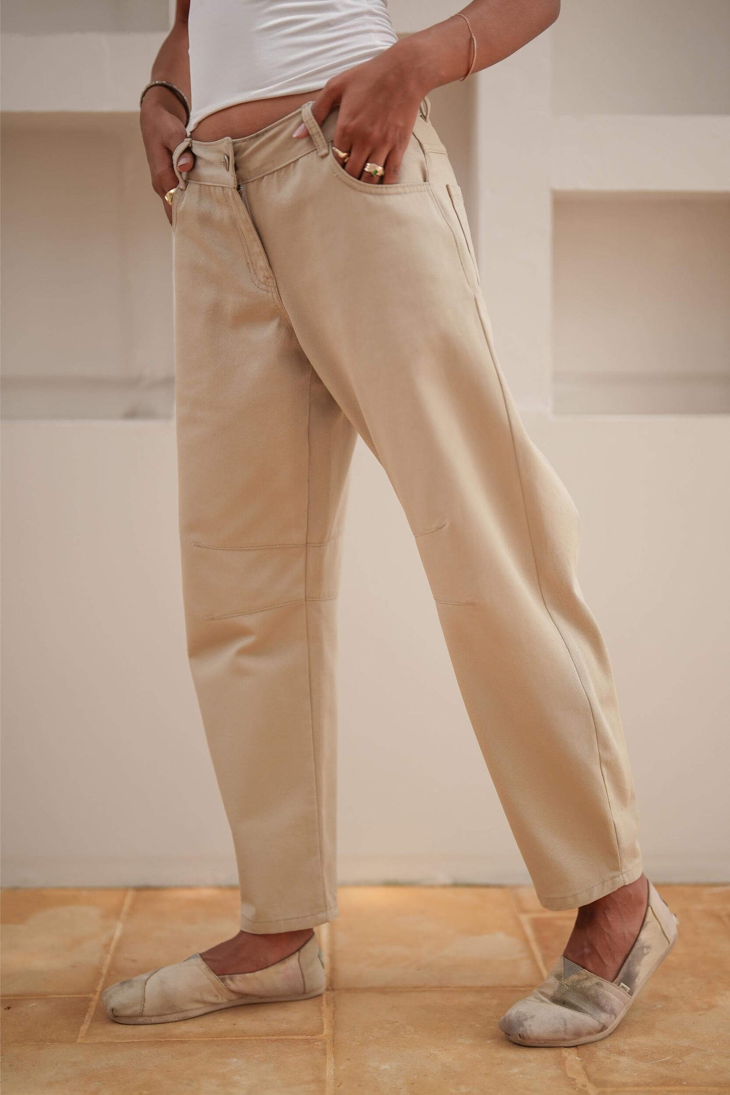 Airy Mid-Rise Barrel Jeans Beige