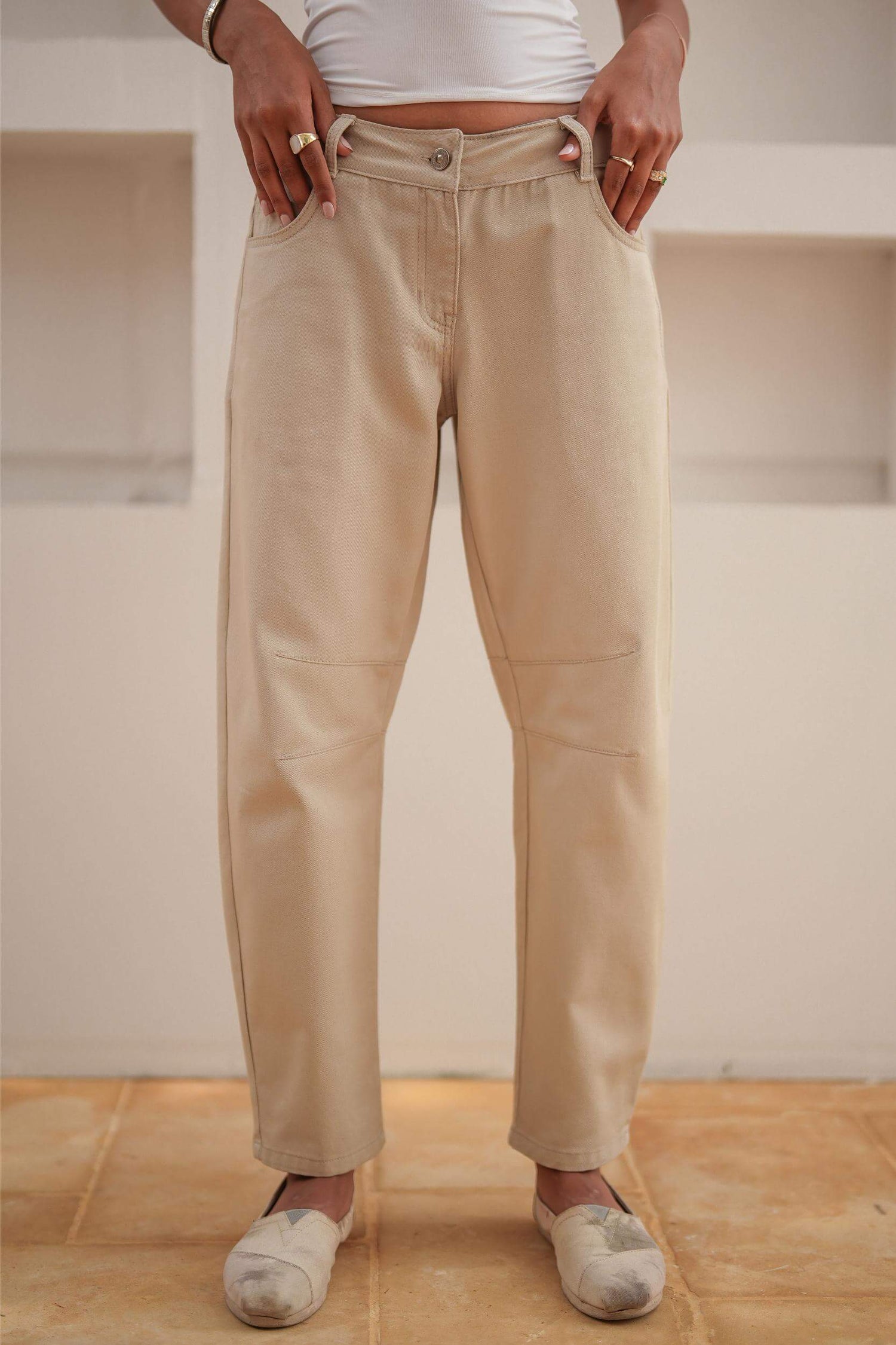 Airy Mid-Rise Barrel Jeans Beige